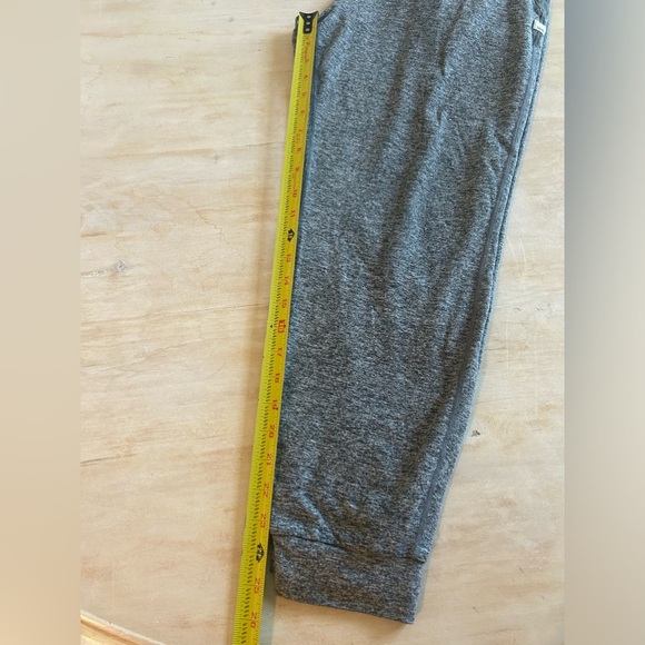 VUORI women’s performance jogger. Size XL - Picture 2 of 3